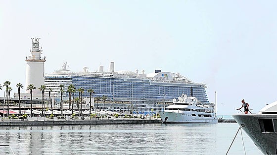 Malaga port in numbers: goods soar, car imports increase, but cruise ship visits drop