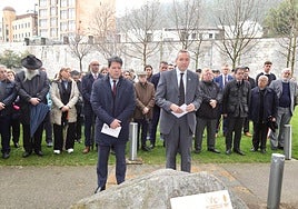 Chief Minister Fabian Picardo (l) and Govenor of Gibraltar Lieutenant General Sir Ben Bathurst (r)