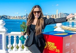 Melody, with the bronze microphone trophy, after winning the fourth edition of Benidorm Fest.