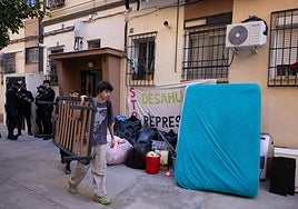 Neighbours help the evicted family to bring down their personal belongings.