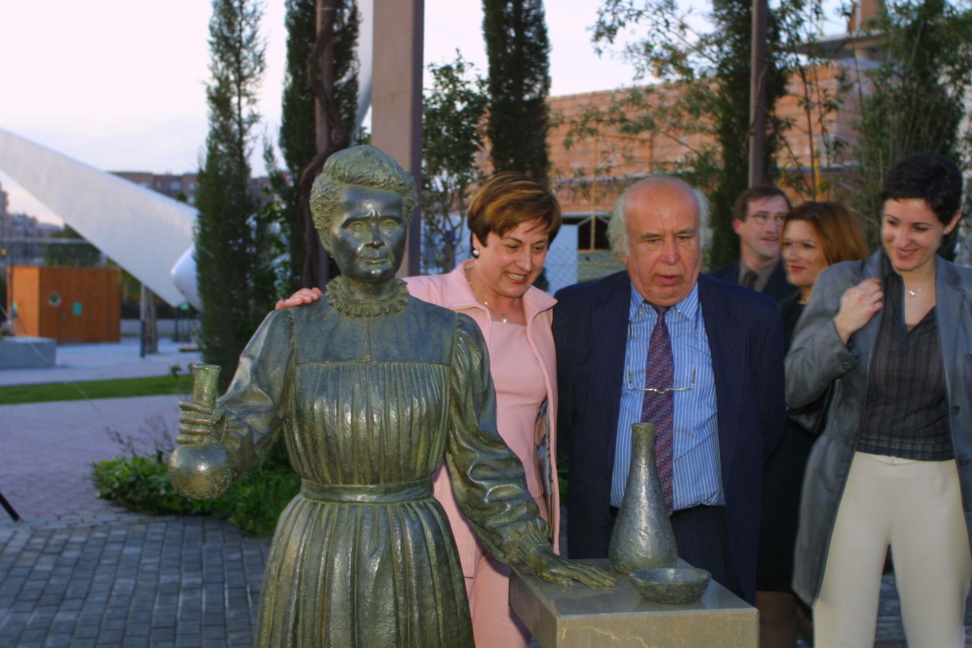 Marie Curie's statue in Granada's science park was unveiled in 2001.