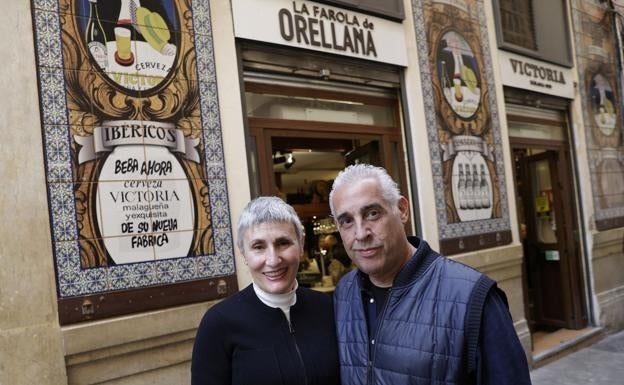 Manuel Villena and Patricia Carralero run La Farola de Orellana.