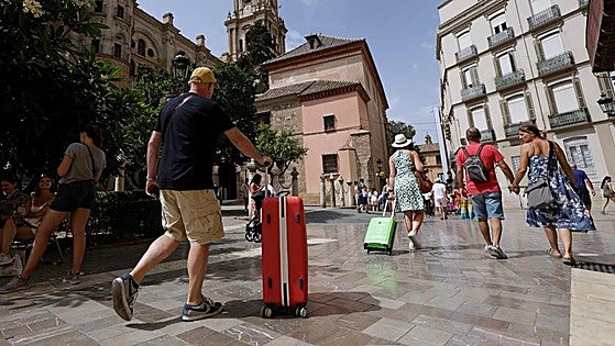 Tourist flat owner in Malaga reported for banning guests under 35 from booking and staying