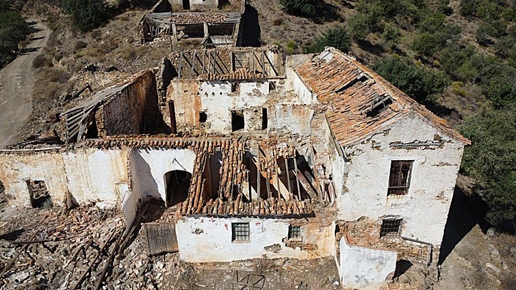 Hotel fever reaches the ruins of an old farmhouse in Los Montes de Málaga natural park