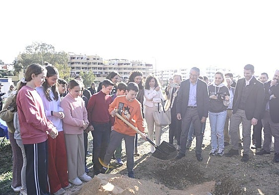 Children lay symbolic first stone for new 4.4-million-euro Costa del Sol park