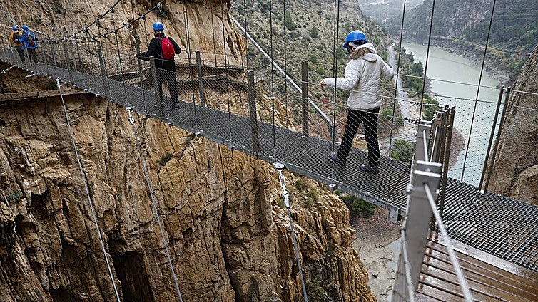 Where do most of the visitors to Malaga's famous El Caminito del Rey gorge walk come from?