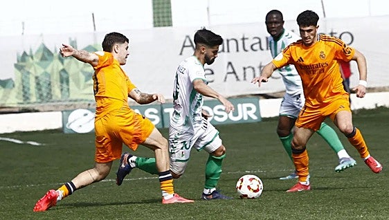 Late penalty drama sees Antequera CF escape with a point