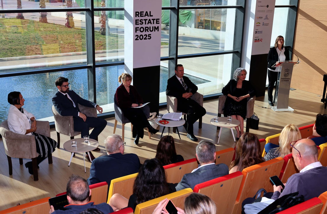 SUR in English real estate and property investment forum in Estepona, in pictures