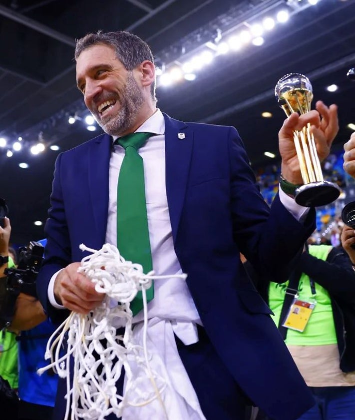 Imagen secundaria 2 - Malaga&#039;s Unicaja basketball team dominate Real Madrid to claim third Copa del Rey title
