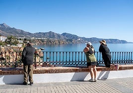 The perimeter bench on Nerja's Balcón de Europa following the restoration work.