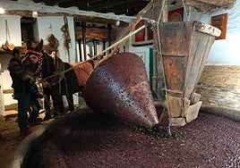 Demonstration of traditional olive milling at Riogordo's Ethnographic Museum at La Molienda in 2024.