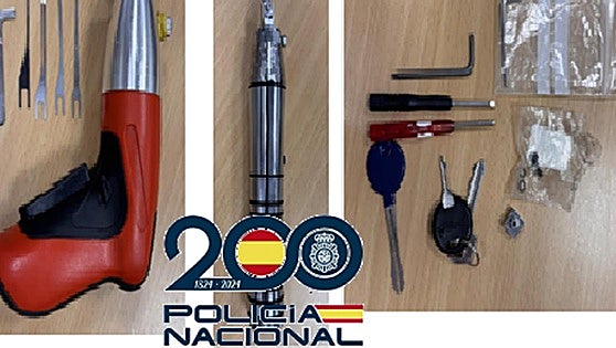 Police sniff out gang that stole perfumes worth 200,000 euros and arrest four people in Malaga
