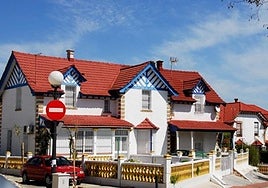 The Reina Victoria area resembles suburban England.