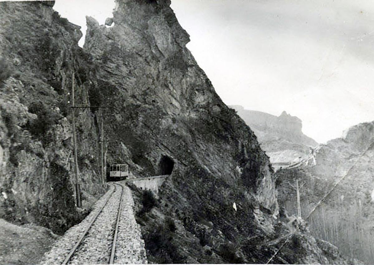 Imagen secundaria 1 - Granada's Sierra Nevada tramway would have been 100 years old this month