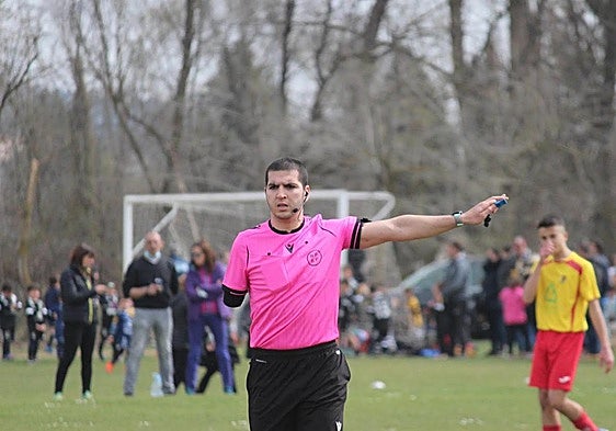 Spanish football referee whose arm was amputated due to cancer dies aged 31