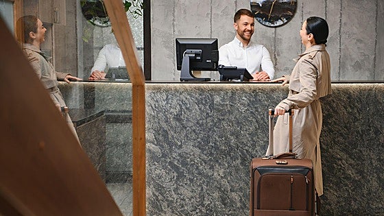 Costa del Sol urgently seeks 8,000 workers to fill tourism jobs before Easter week