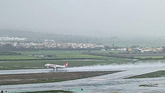 Wind shear and heavy rain forces several flights to divert at Malaga Airport