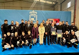 Fuengirola firefighters during the presentation.