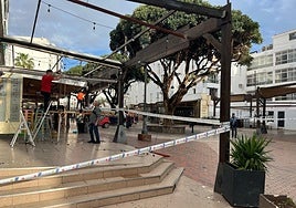 Broken awnings on Nerja's Plaza Tutti Frutti were removed on Monday morning.
