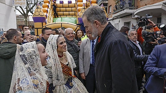 King checks in on Fallas fiesta in Dana hit area