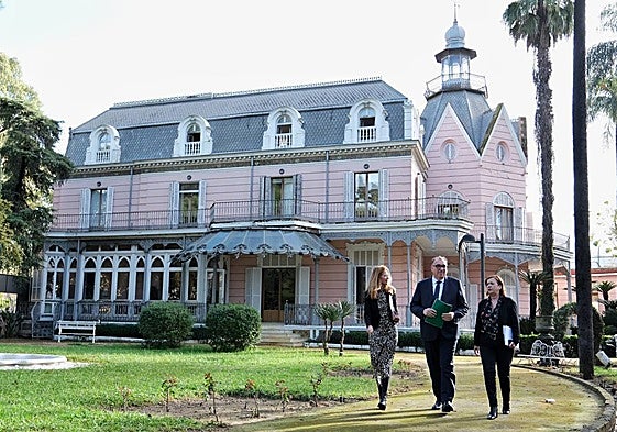 Baena, Bernal and De Aguilar, after the presentation of the tourist housing data.