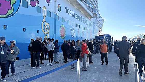 Port on Spain's Costa Tropical welcomes largest cruise ship of season