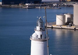 Malaga port's lighthouse under renovation