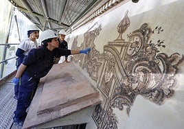 Detail of one of the friezes framing the windows of the Palacio de Valdeflores.