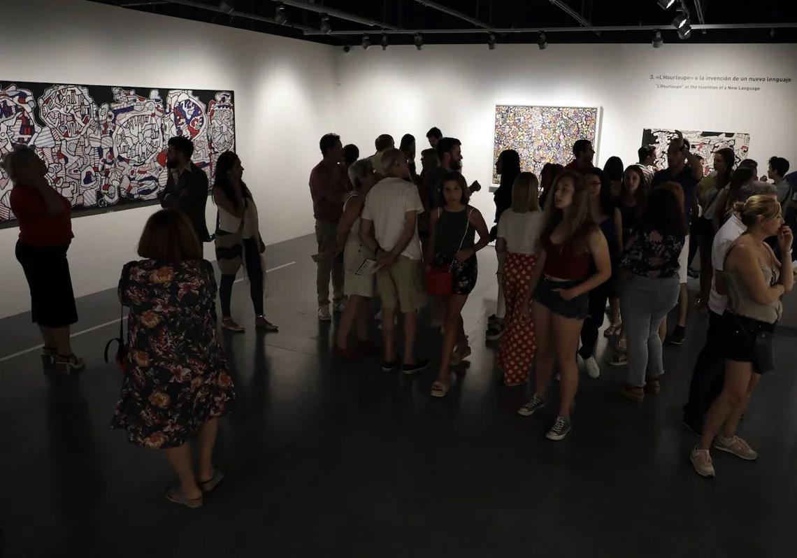 Public inside the Pompidou halls.