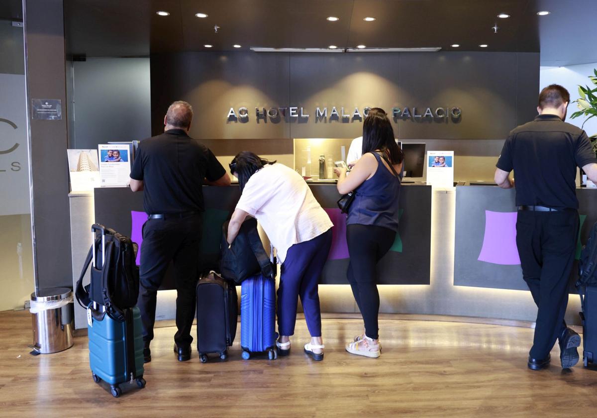 How to save money in Spain when booking your flights