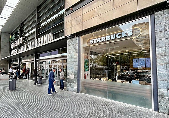 The new café will open next to the main train station entrance.