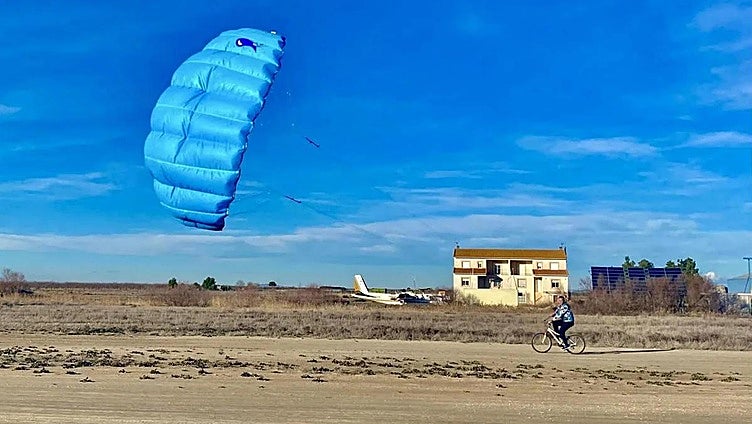 Skydiver dies when parachute fails to open after jumping from hot air balloon in Spain