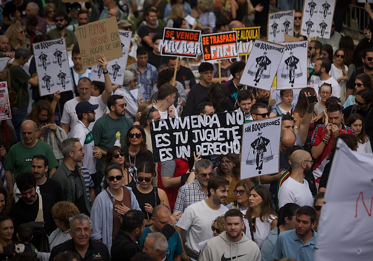 File photo of the 9 November demonstration for the right to housing.