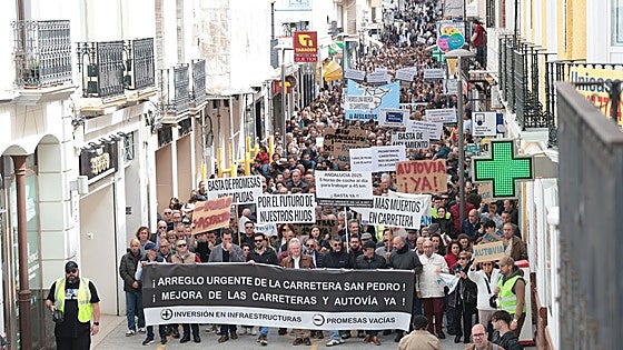 Big public demonstration demands better transport links for 'forgotten' Ronda towns and villages