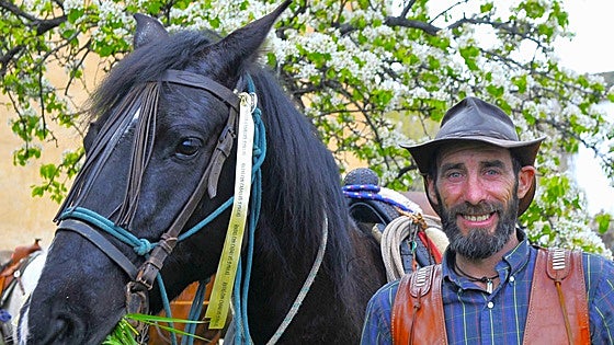 The extraordinary life of the Granada cowboy who has 32 horses, 100 cows and 500 goats