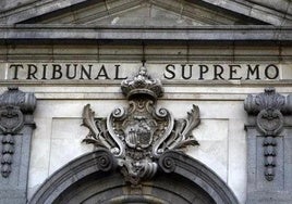Photo of the façade of the Supreme Court.