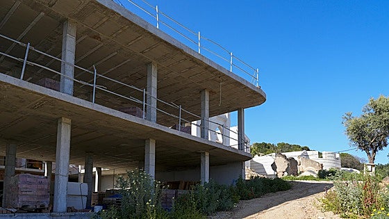 Why is a Marbella care home for the elderly still under construction and without an opening date?