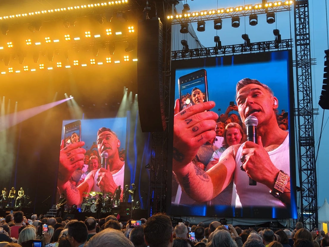 Robbie Williams' exclusive concert in Malaga port, in pictures