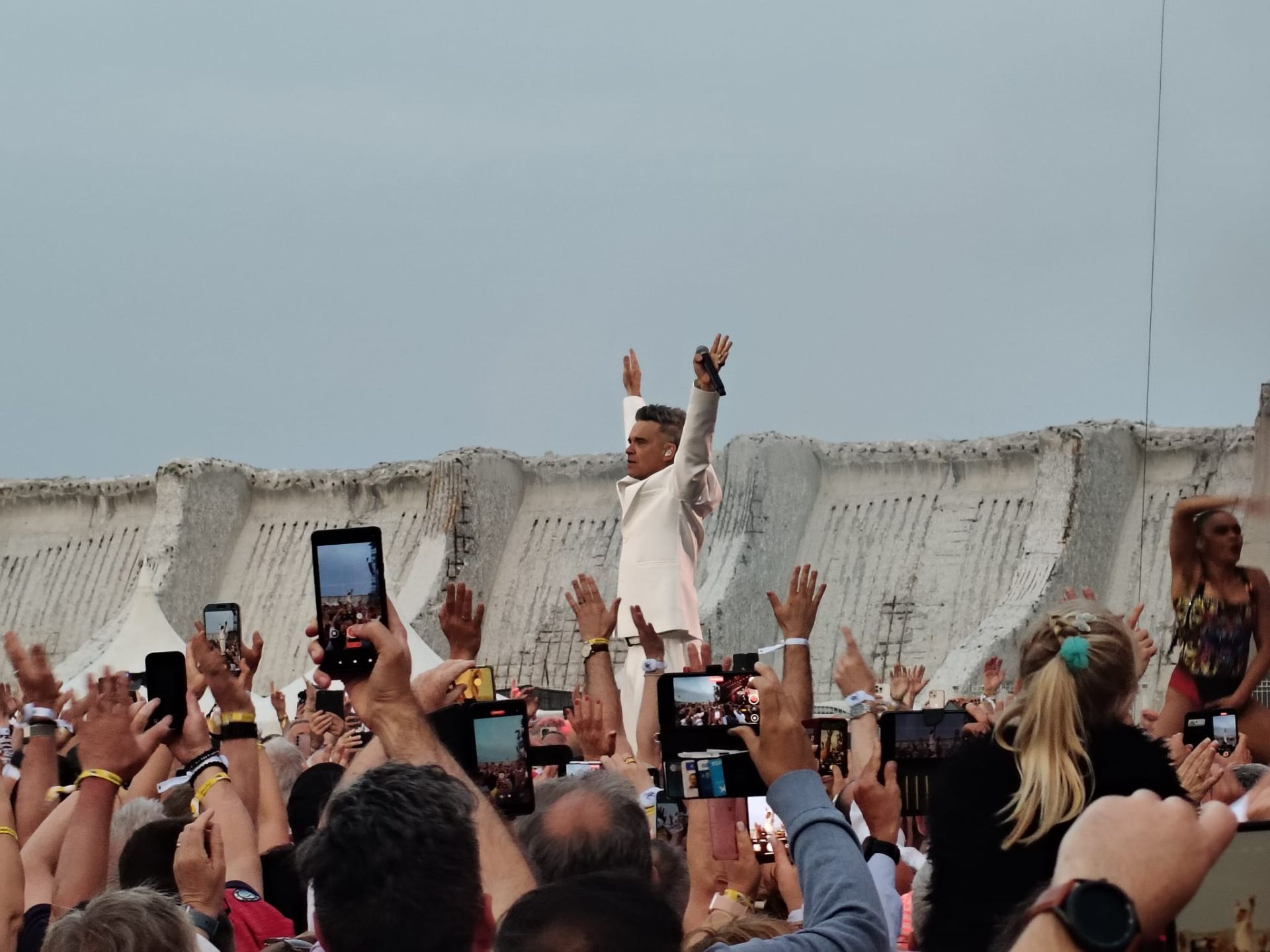 Robbie Williams' exclusive concert in Malaga port, in pictures