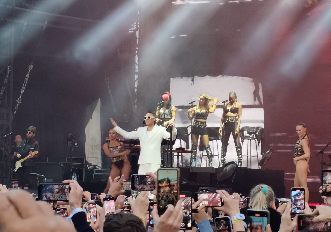 Robbie Williams' exclusive concert in Malaga port, in pictures