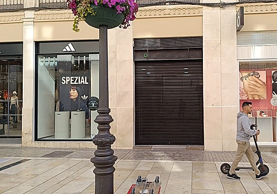 The vacant unit that will soon house the official Malaga CF club shop.