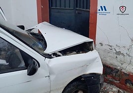 Elderly man found dead after his car crashes into façade of house in Archidona