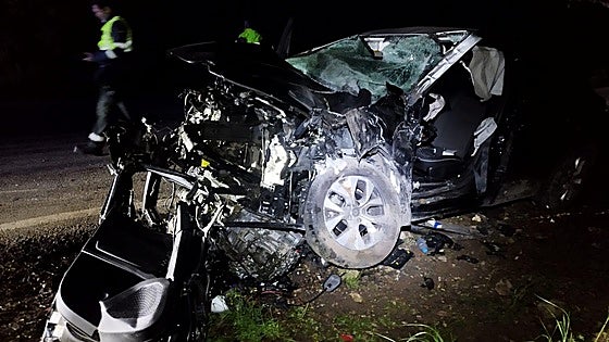 Firefighters cut one person free after early-morning crash in Serranía de Ronda village leaves passenger trapped