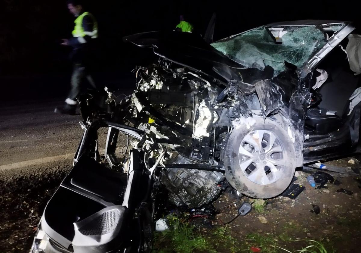 Firefighters cut one person free after early-morning crash in Serranía de Ronda village leaves passenger trapped