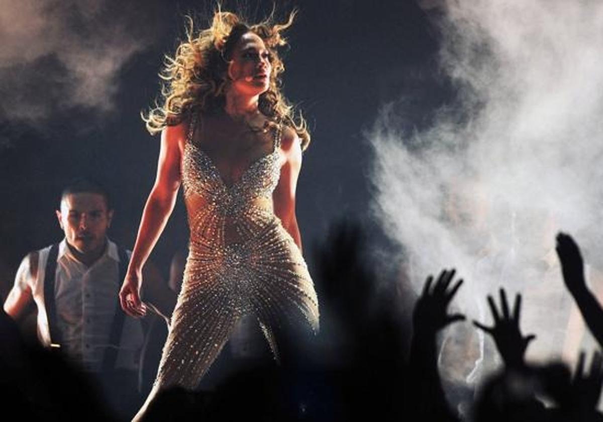 How much do tickets cost for the Jennifer Lopez concert in Malaga this summer?