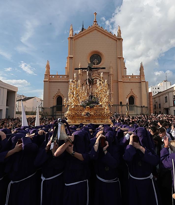 Imagen secundaria 2 - Malaga dodges the rain and celebrates a Palm Sunday full of processions, in pictures