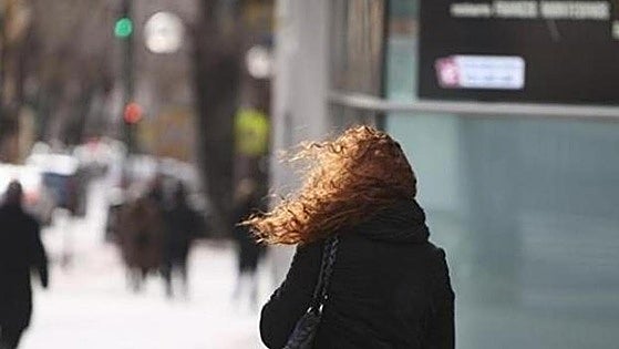 Aemet activates yellow warnings for strong winds and high waves in southern Spain: these are the affected areas
