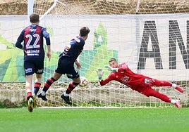 Antequera keeper Jero Lario got hands on Olmedo's penalty but couldn't keep it out.