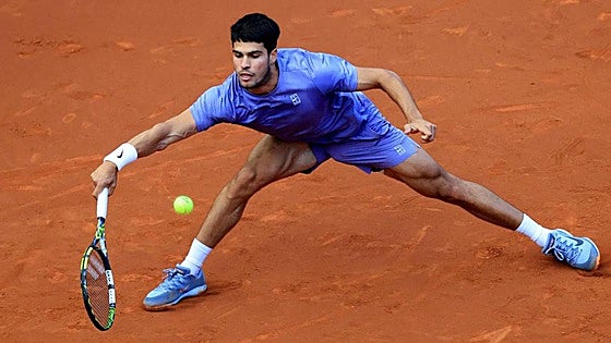 Injury-hit Carlos Alcaraz suffers record-ending Barcelona Open final defeat