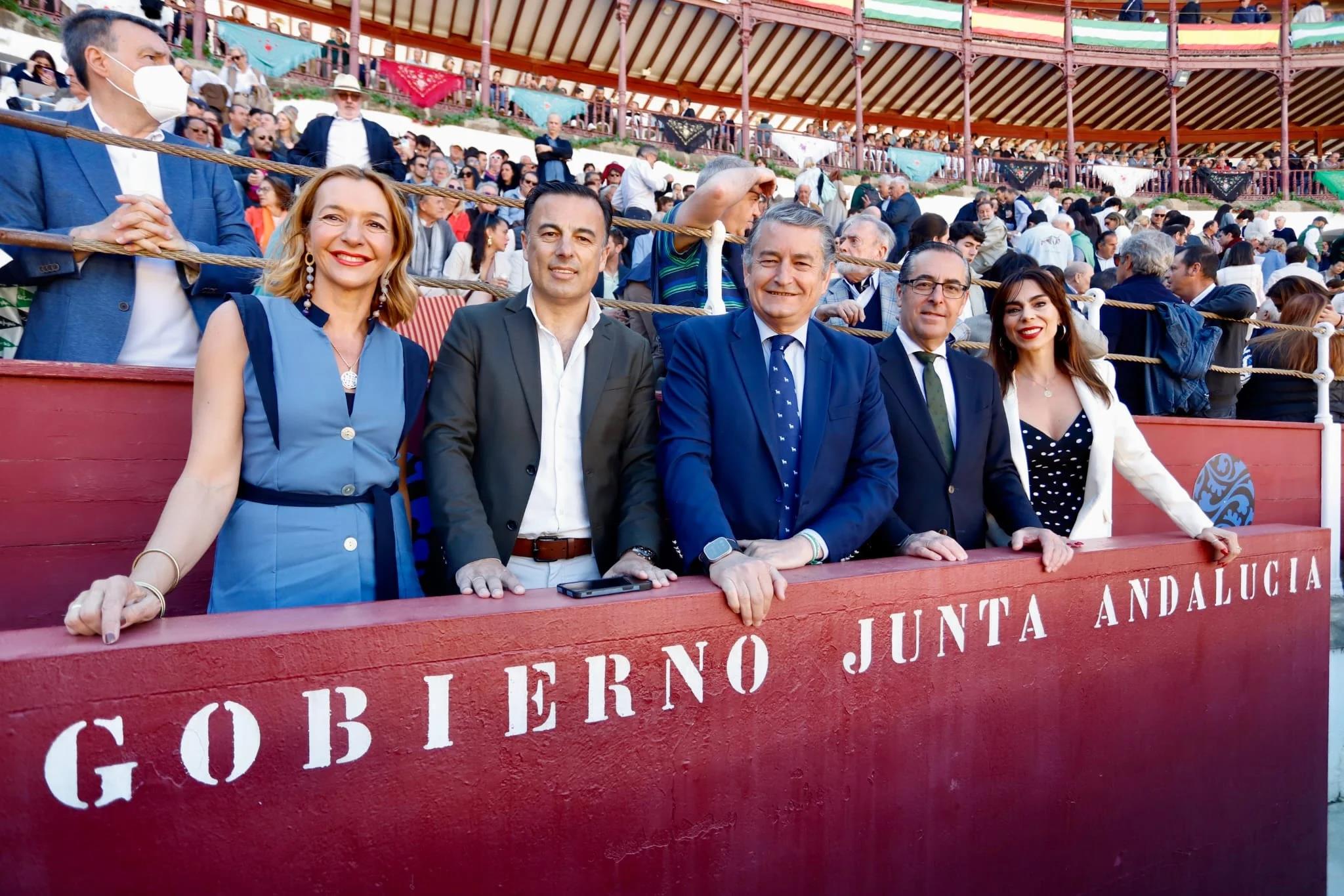 The regional minister of the presidency, Antonio Sanz, in the centre, at the bullfight on Holy Saturday in Malaga.